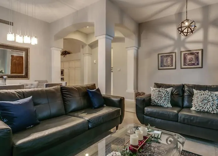 North Sanctuary W Htd Pool And Views Holiday home *
